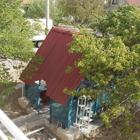 Hibe Dede アパート *